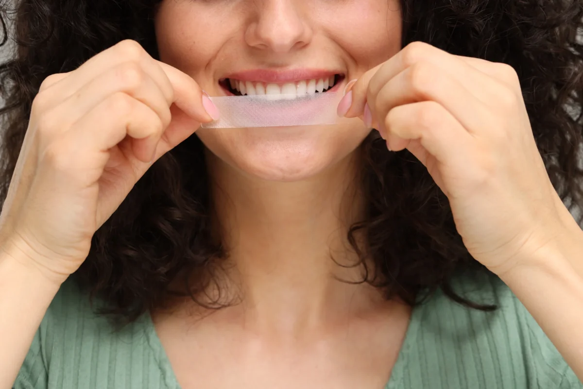 tiras-blanqueadoras-de-dientes-1200x801.webp